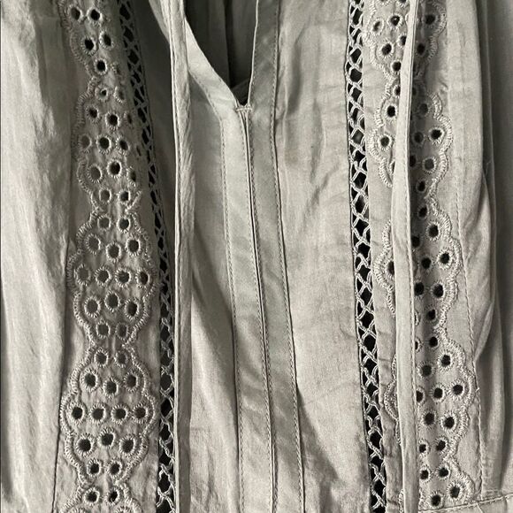 GAP Women's Sage Green Eyelet Dress - Picture 3 of 8